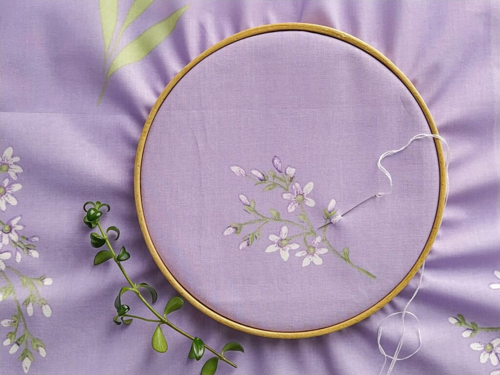 Vintage wooden embroidery hoops very peri color fabric with flat pattern for hand embroidery